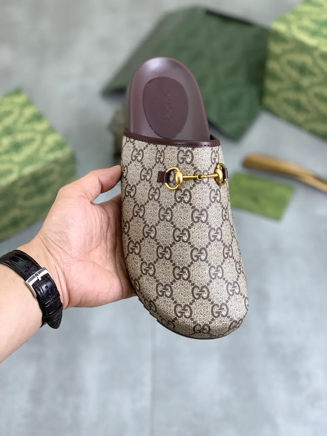 Men's shoes💰P340 💰[New model] Gucci half-drag business leather shoes hot selection (Gucci) official website latest Gucci half-drag business leather shoes, hot style 💥The version is simple and elegant, exclusive for trendy men. Unique official website latest brand original double G Embossed elements 👑 Original Gucci decoration, fashionable and elegant, original calfskin fabric ✅ Fully imported first-layer cowhide lining, wear-resistant, rubber business outsole specified on the official website, actual shot of the classic model at the counter 🎬 Size: 35-44 5⃣️colors available
